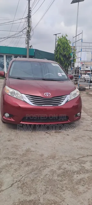 Toyota Sienna XLE AWD 7-Passenger 2013 Red