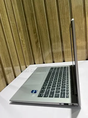 Laptop HP ZBook Firefly 14 G10 32GB Intel Core i7 SSD 1T
