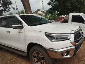Toyota Hilux 2019 White