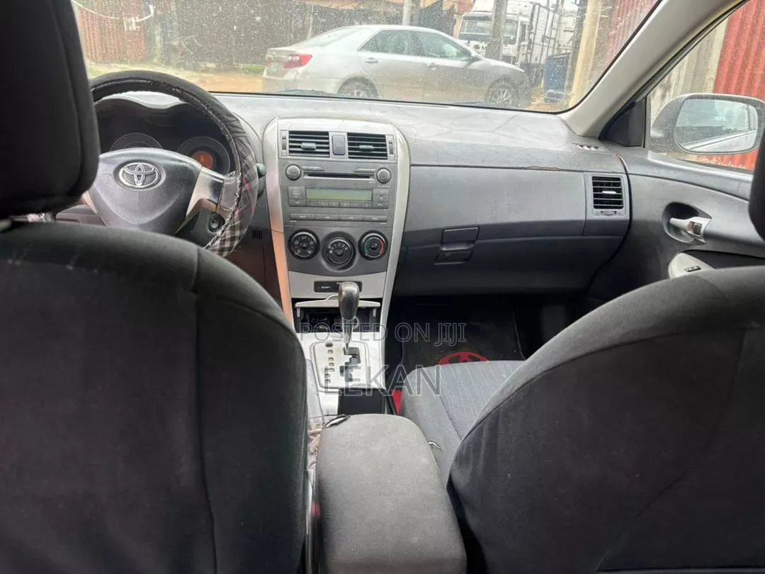 Toyota Corolla 2009 Silver
