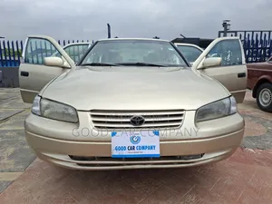Toyota Camry Automatic 1999 Gold
