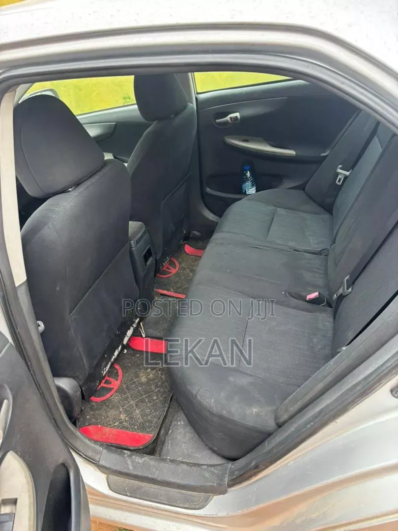 Toyota Corolla 2009 Silver