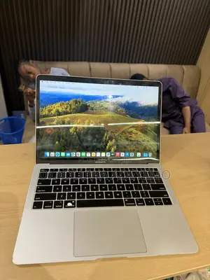 Laptop Apple MacBook Air 2018 8GB Intel Core i5 SSD 256GB