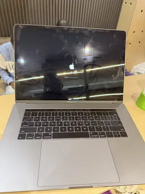 Laptop Apple MacBook Pro 2017 16GB Intel Core i7 SSD 512GB