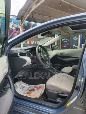 Toyota Corolla LE 2020 Blue