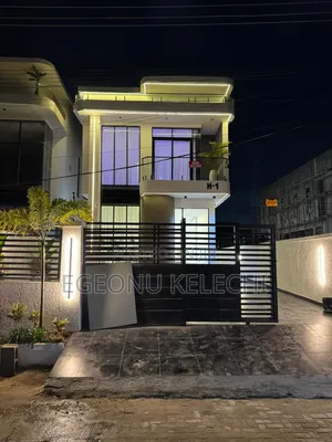 4bdrm Duplex in Chevron for sale
