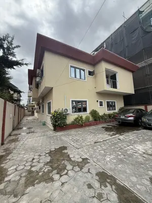 3bdrm Apartment in Lekki Phase 1 for rent