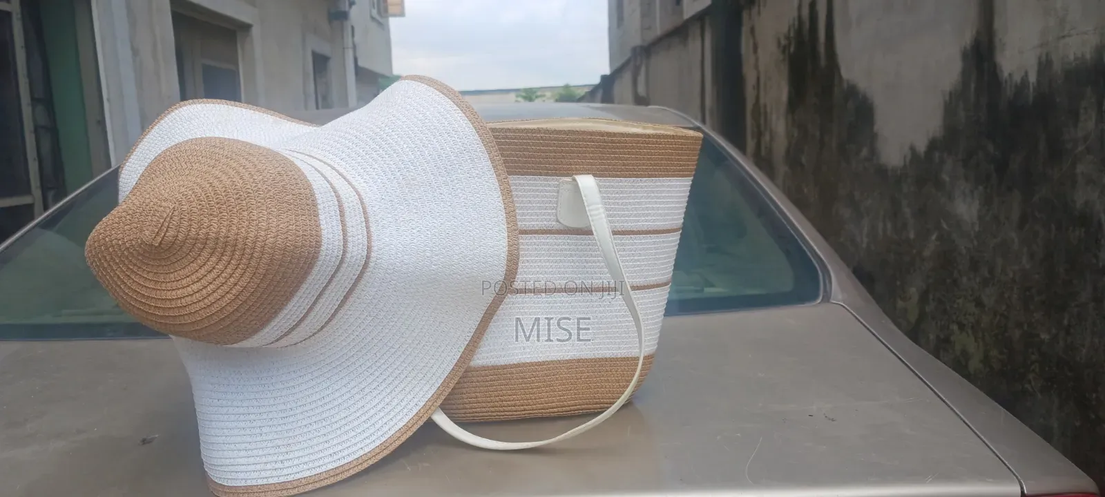 Beige & White Woven Beach Bag + Cap 🤍