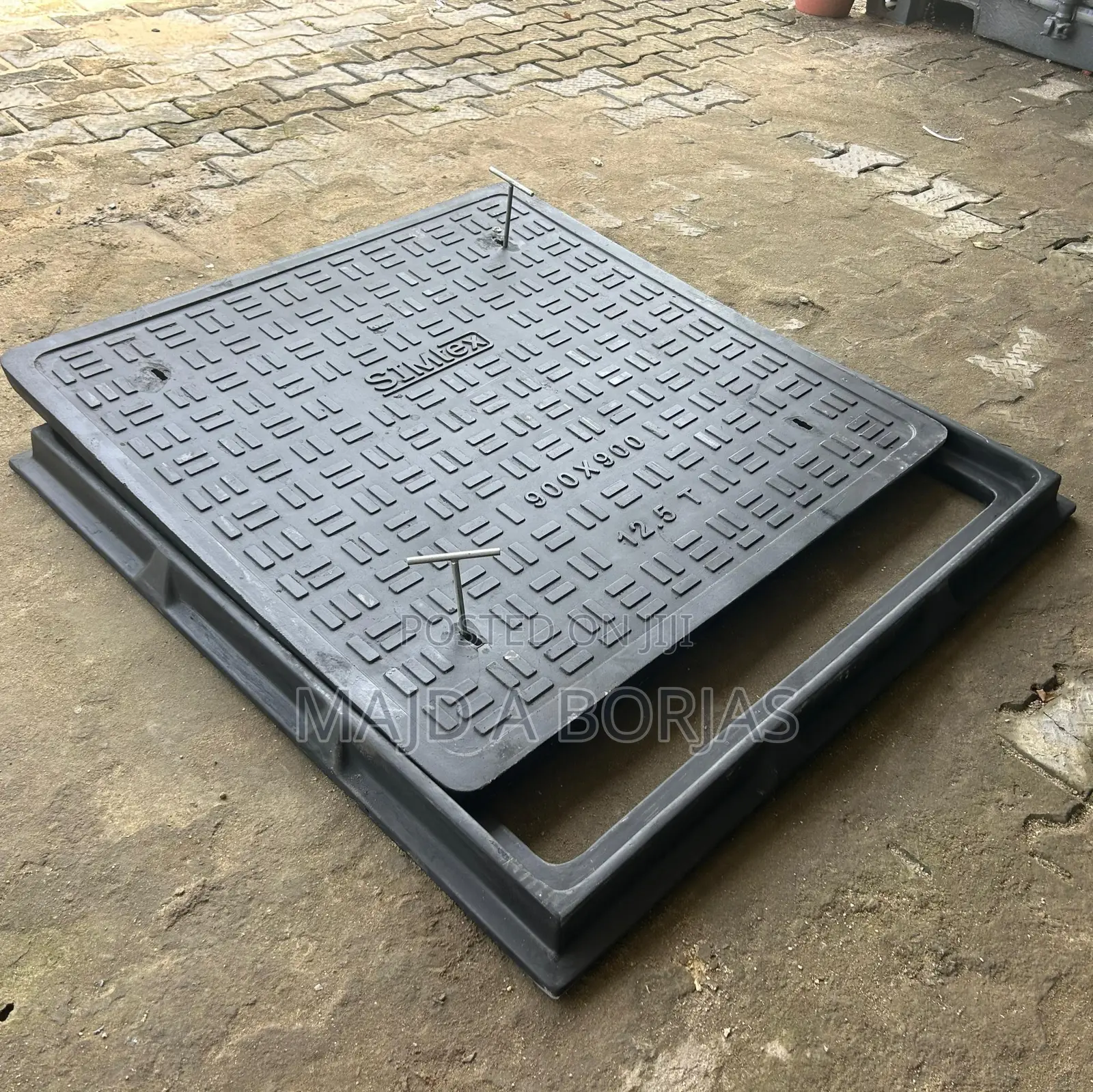 FRP/GRP Manhole Cover 107x107 C250