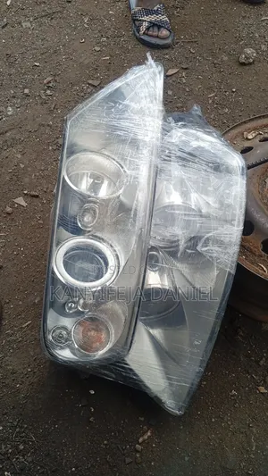 Headlights Volkswagen Tourage 2006