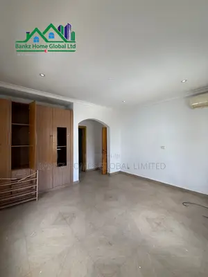 3bdrm Apartment in Lekki Phase 1 for rent