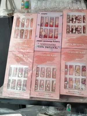 Beautiful Ready-Made Press-on Nails – Reusable Artificial Nails