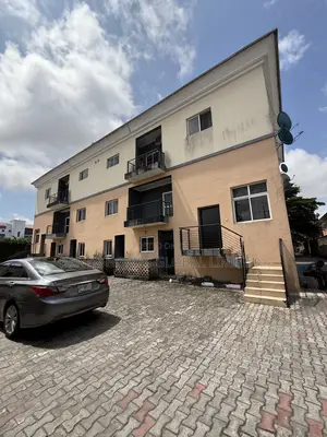 3bdrm Apartment in Lekki Phase 1 for rent