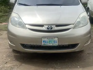 Toyota Sienna 2006 Gold