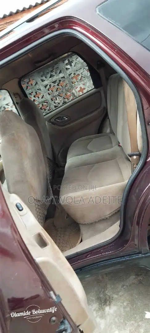 Mazda Tribute 3.0 DX 2001 Maroon