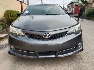 Toyota Camry SE 4dr Sedan (2.5L 4cyl 6A) 2013 Gray
