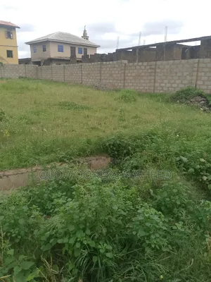 2.5plot of Land