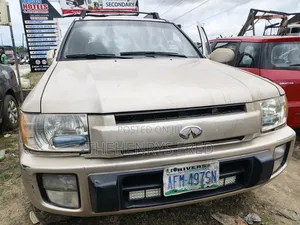 Infiniti QX4 2000 Gold