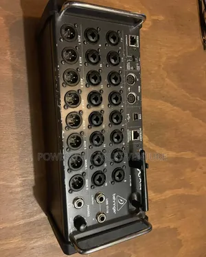 Behringer XR18