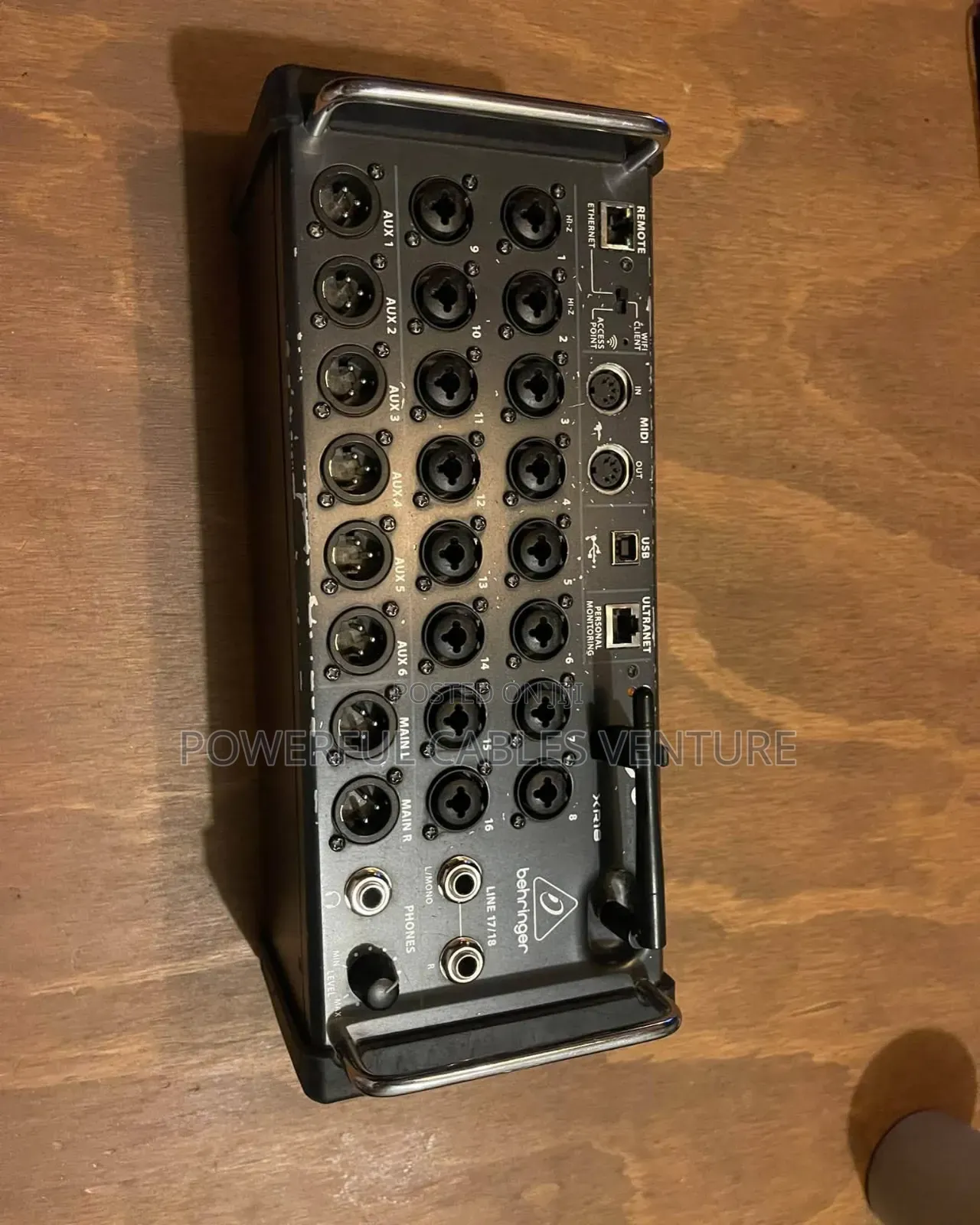 Behringer XR18