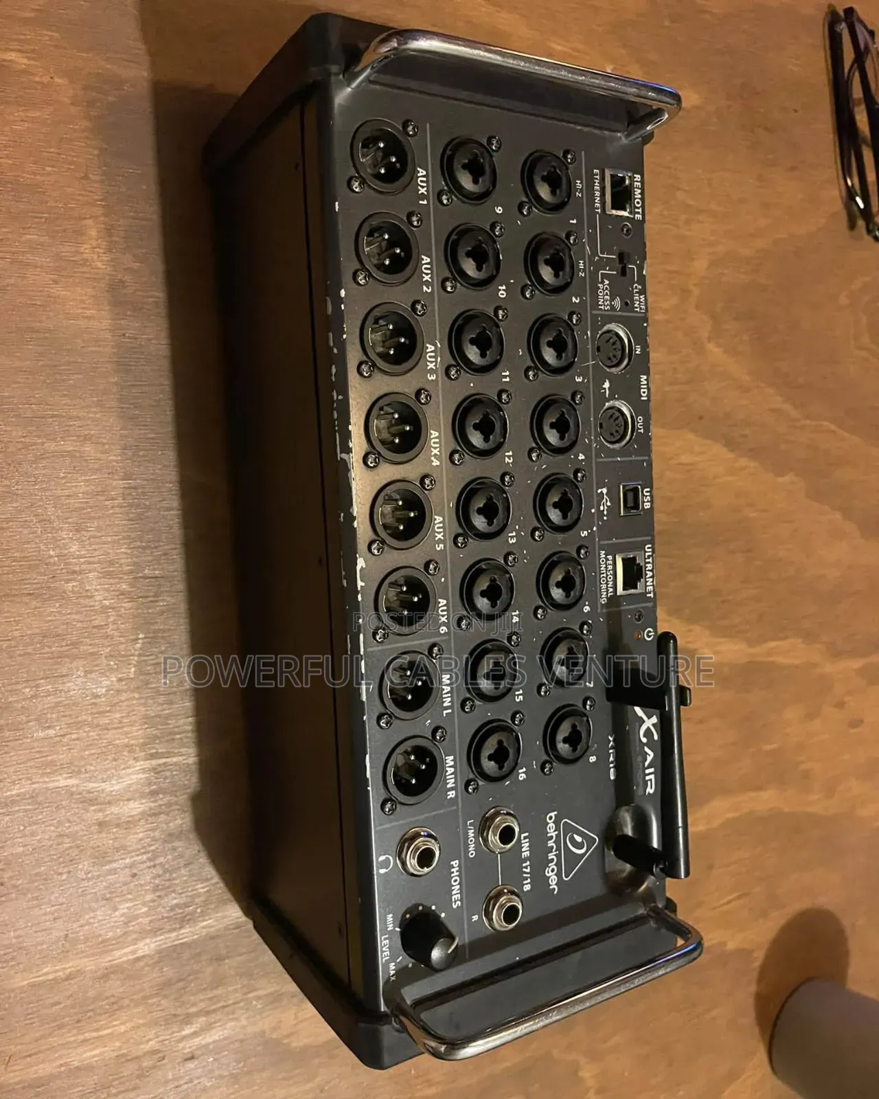 Behringer XR18