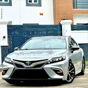 Toyota Camry SE FWD 2020 Silver