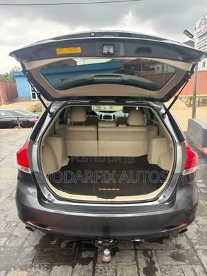 Toyota Venza AWD 2010 Gray