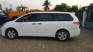 Toyota Sienna LE 7 Passenger 2012 White