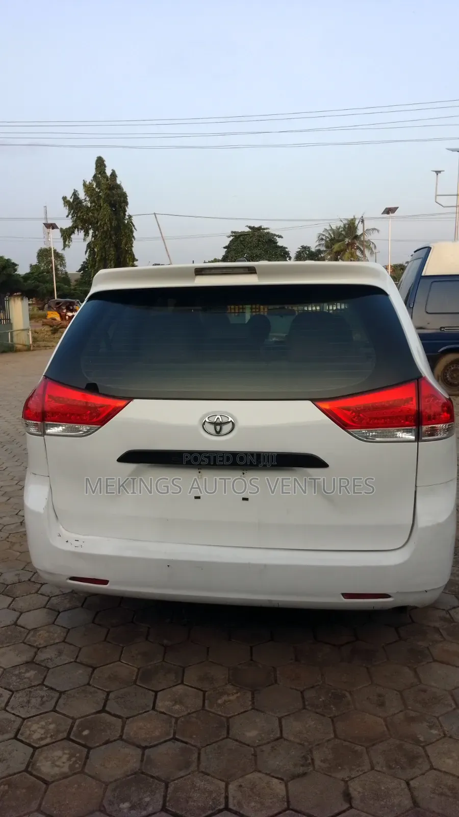 Toyota Sienna LE 7 Passenger 2012 White