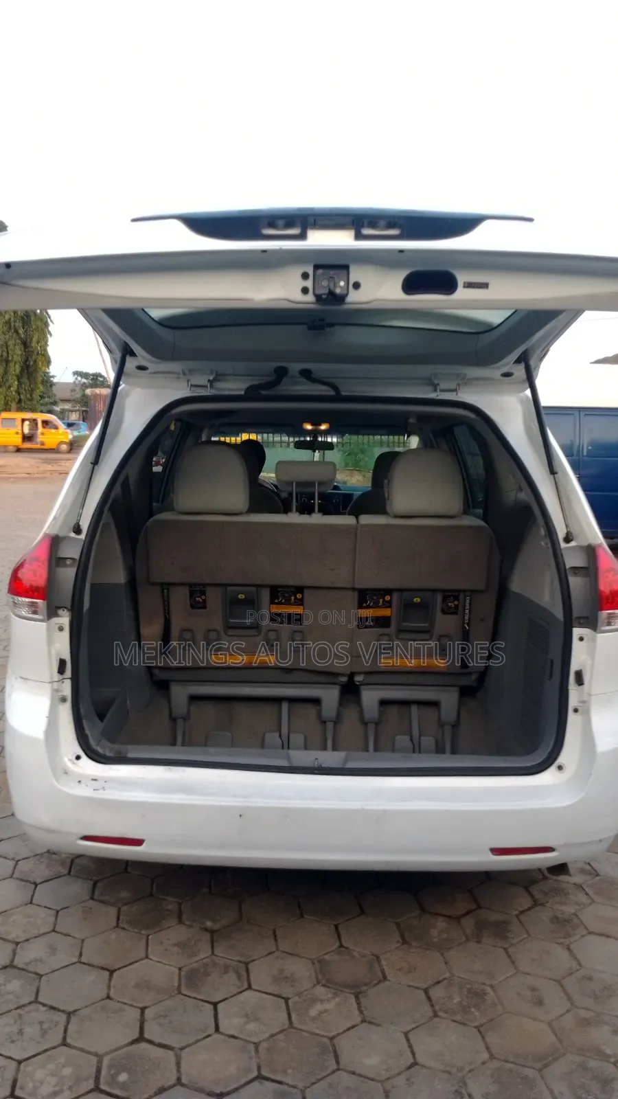 Toyota Sienna LE 7 Passenger 2012 White