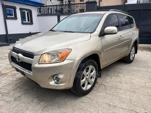 Toyota RAV4 2011 Gold