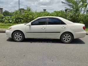 Toyota Camry LE 4dr Sedan (2.4L 4cyl 5A) 2005 White
