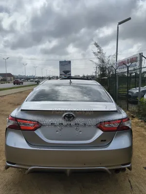 Toyota Camry SE FWD 2020 Silver