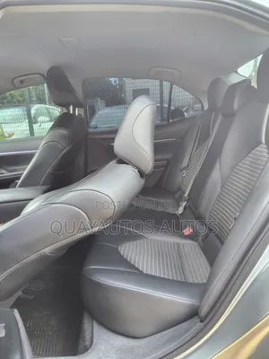 Toyota Camry SE FWD 2020 Silver