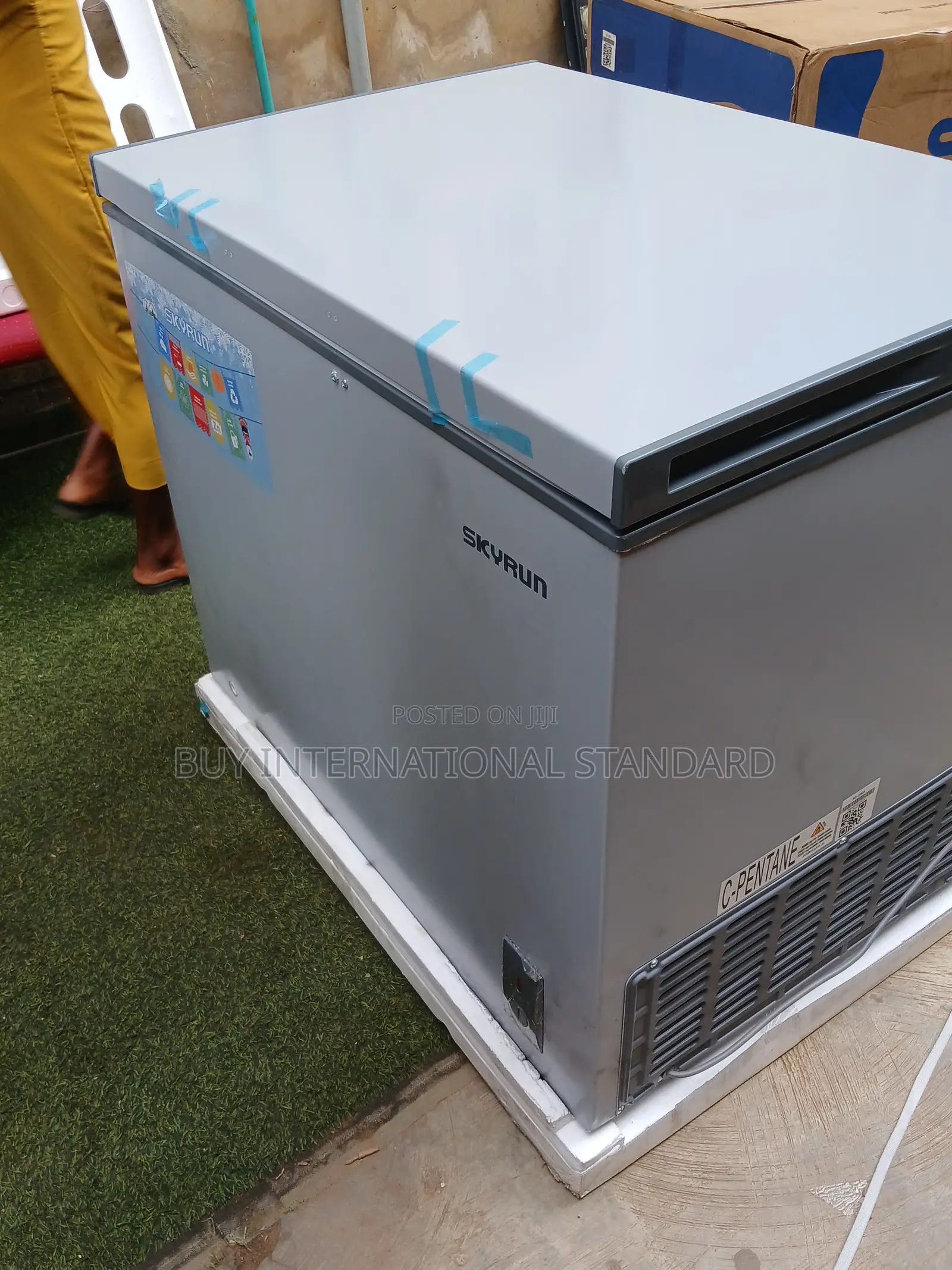 Spacious SKYRUN Deep Freezer 260L – Ready for Use