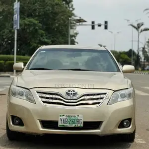 Toyota Camry 2009 Gold