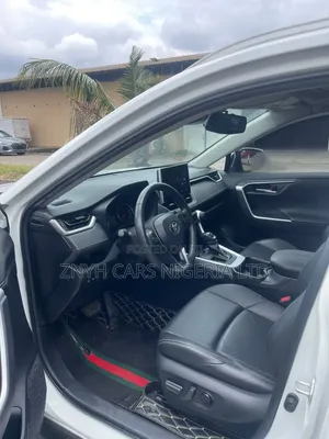 Toyota RAV4 2022 White