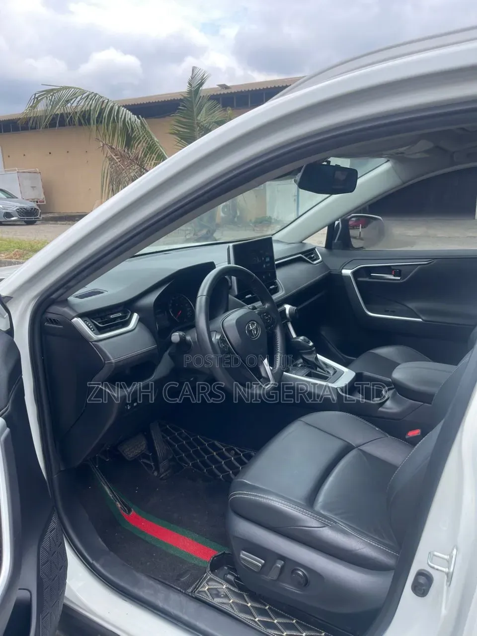 Toyota RAV4 2022 White