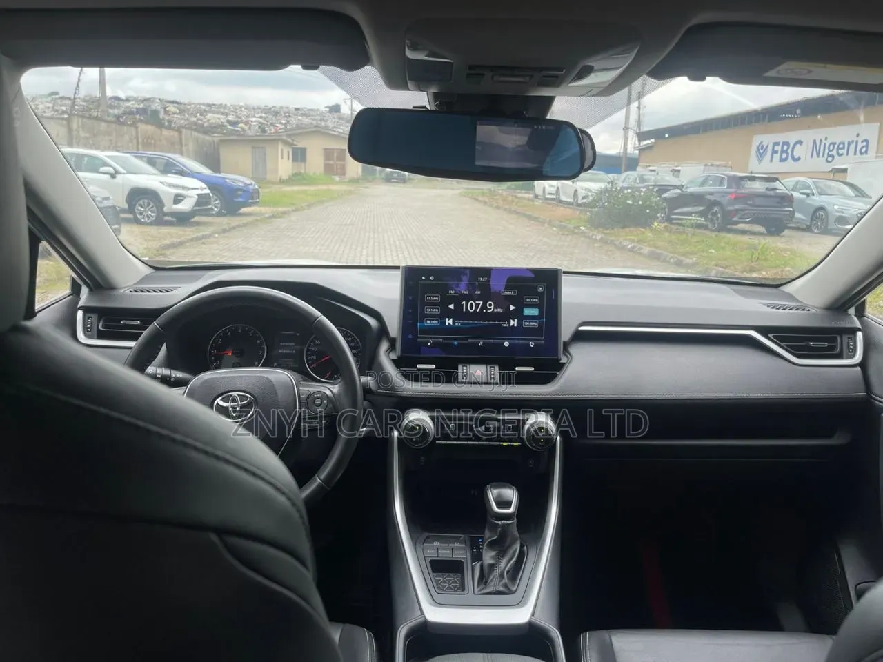 Toyota RAV4 2022 White