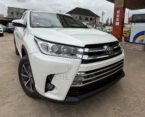 Toyota Highlander XLE 4x4 V6 (3.5L 6cyl 8A) 2018 White