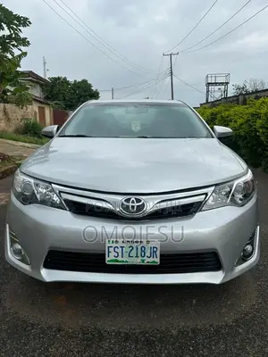 Toyota Camry XLE V6 4dr Sedan (3.5L 6cyl 6A) 2013 Silver