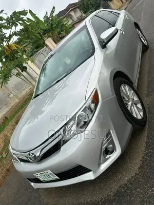 Toyota Camry XLE V6 4dr Sedan (3.5L 6cyl 6A) 2013 Silver