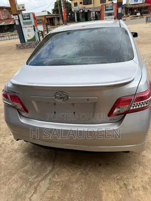 Toyota Camry 2010 Silver