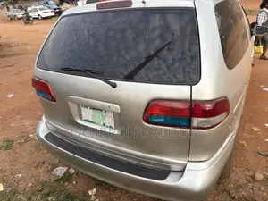 Toyota Sienna 2002 Pearl