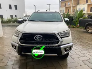 Toyota Hilux 2021 White
