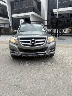 Mercedes-Benz GLK-Class Base GLK 350 4dr AWD 4MATIC (3.5L 6cyl 7A) 2015