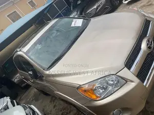 Toyota RAV4 2.5 Limited 2012 Gold