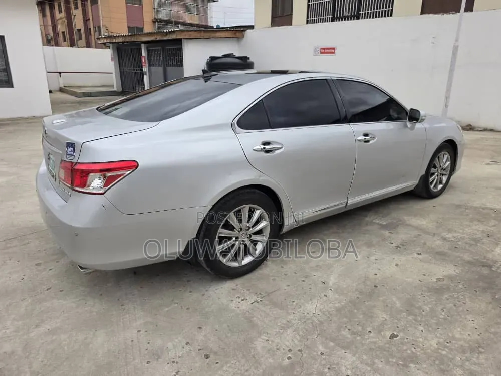 Lexus ES 2012 Silver
