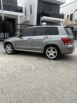 Mercedes-Benz GLK-Class Base GLK 350 4dr AWD 4MATIC (3.5L 6cyl 7A) 2015