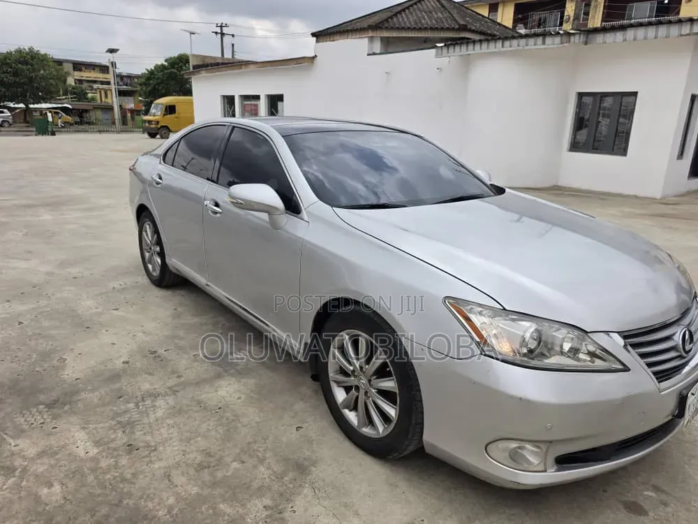 Lexus ES 2012 Silver